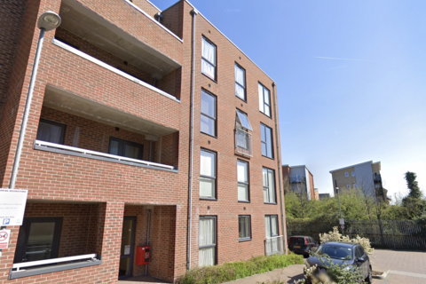 2 bedroom flat to rent, Draper Close, GRAYS, RM20