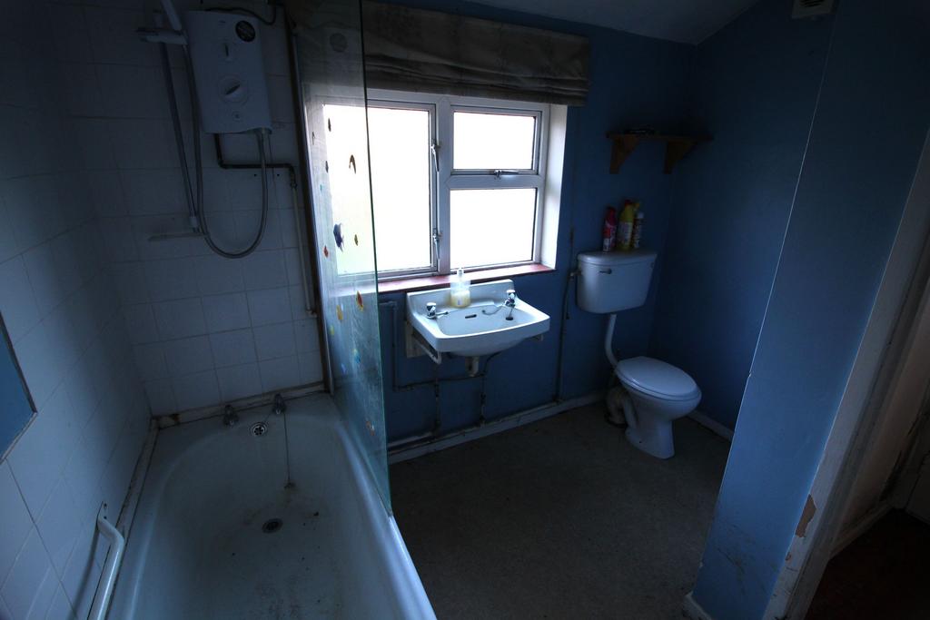 Cottage 1 Downstairs Bathroom