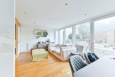 2 bedroom flat for sale, Cursham Apartments, Clapham North, London, SW4