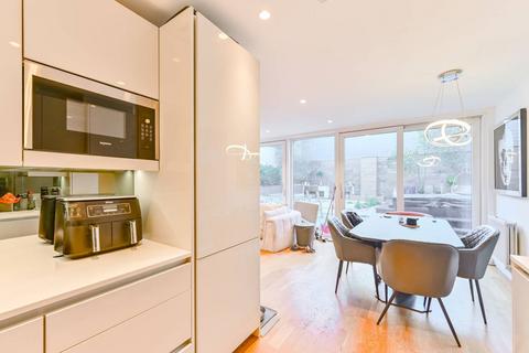 2 bedroom flat for sale, Cursham Apartments, Clapham North, London, SW4