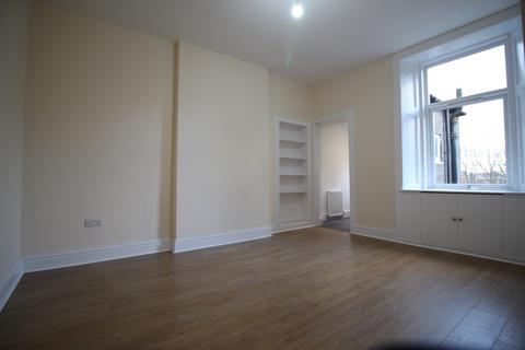 2 bedroom flat to rent, Park Place, Alloa, FK10