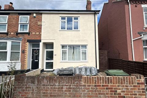 4 bedroom semi-detached house to rent, Bristol Road, Gloucester GL1