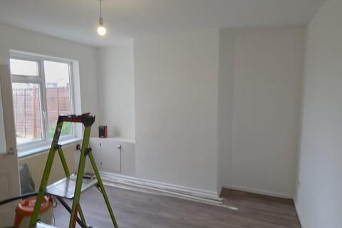 4 bedroom semi-detached house to rent, Bristol Road, Gloucester GL1