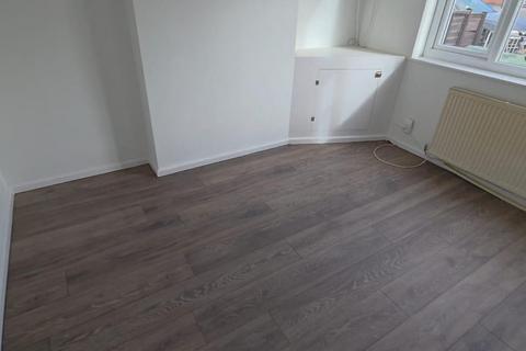 4 bedroom semi-detached house to rent, Bristol Road, Gloucester GL1