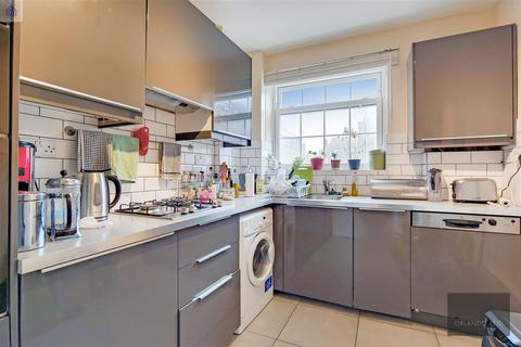 3 bedroom apartment for sale, Forster Road, London