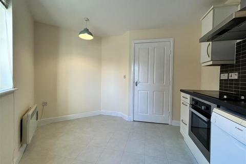 2 bedroom flat for sale, Middlefield Road, Chippenham