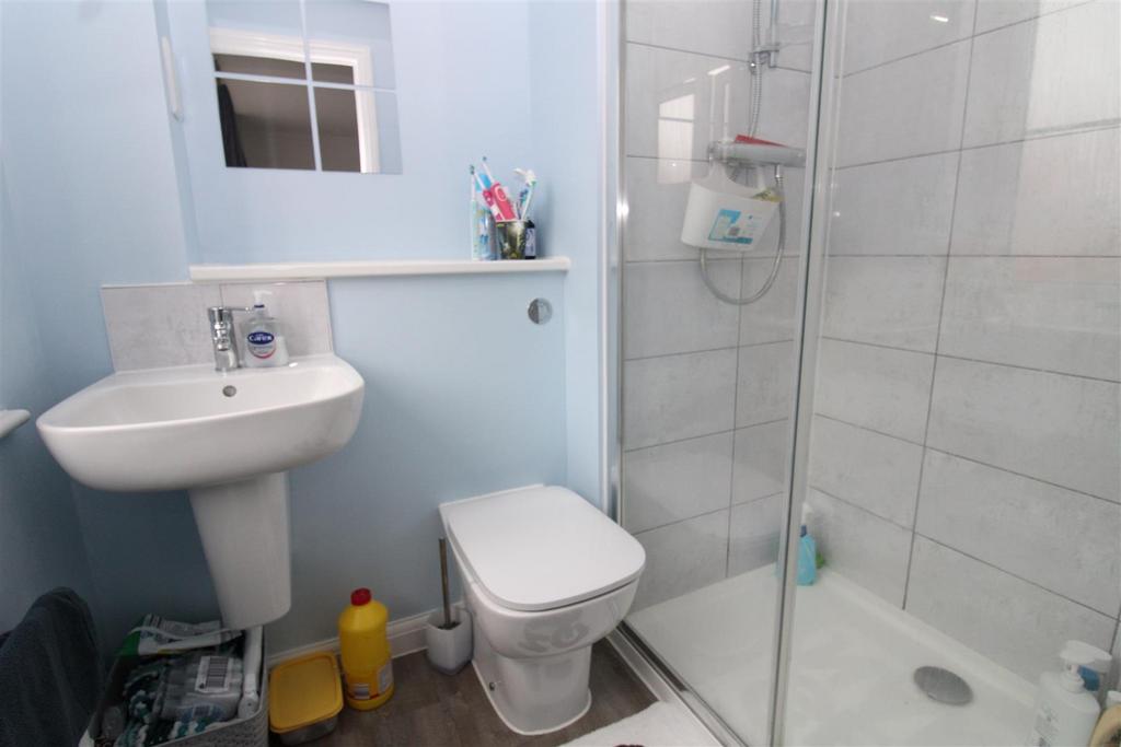 Ensuite.JPG