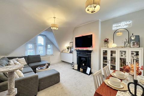 2 bedroom flat for sale, Wickham Avenue, Bexhill-on-Sea, TN39