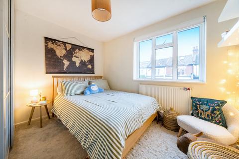 2 bedroom flat for sale, Devonshire Road, Chiswick, London, W4