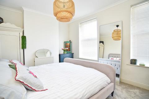 4 bedroom end of terrace house for sale, Chatsworth Place, Harrogate