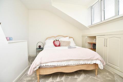 4 bedroom end of terrace house for sale, Chatsworth Place, Harrogate