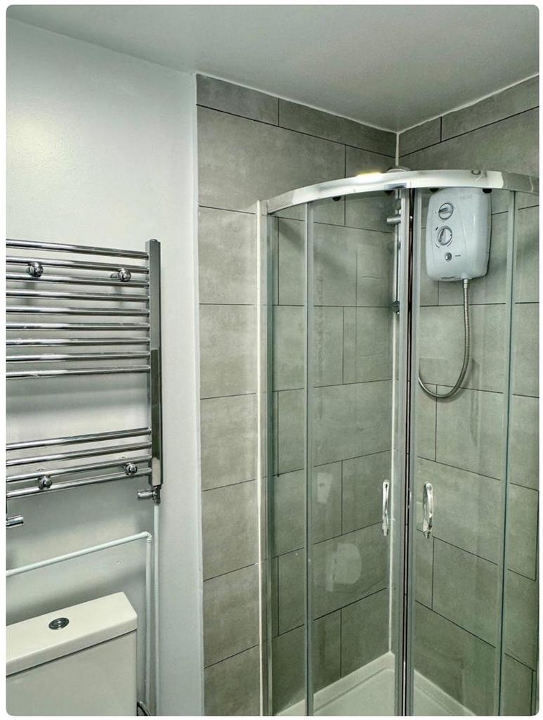 Bathroom 1.jpg