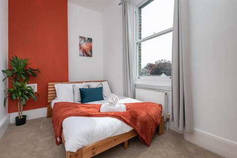 3 bedroom flat to rent, Rattray Road, London SW2