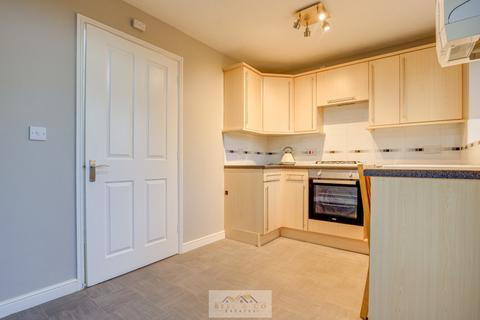 2 bedroom semi-detached house to rent, Kensington Close, Sheffield S25