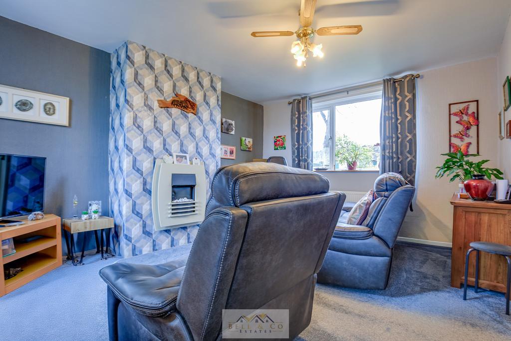 Lounge 11