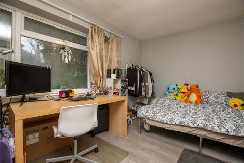 5 bedroom terraced house to rent, Guildford Park Avenue, Guildford