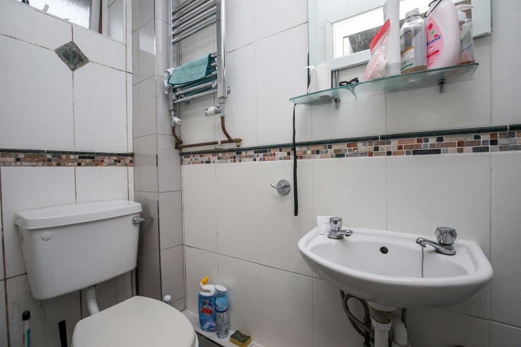 Bathroom 2.jpg