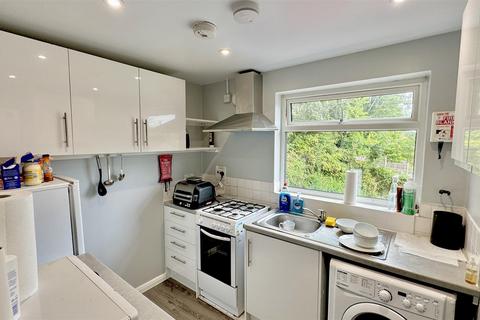 6 bedroom end of terrace house to rent, Guildford Park Avenue, Guildford