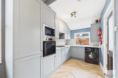 4 bedroom end of terrace house for sale, Collin Street, Beeston