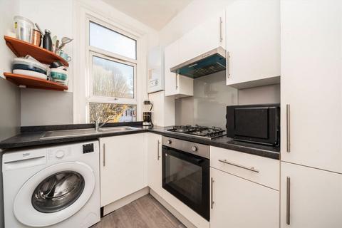 3 bedroom flat for sale, Agnes Road, London W3
