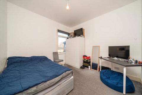 3 bedroom flat for sale, Agnes Road, London W3