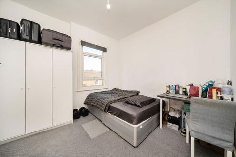 3 bedroom flat for sale, Agnes Road, London W3