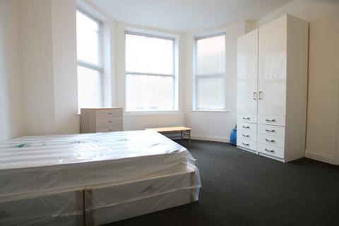 Studio to rent, St Pauls Avenue, Willesden Green, London