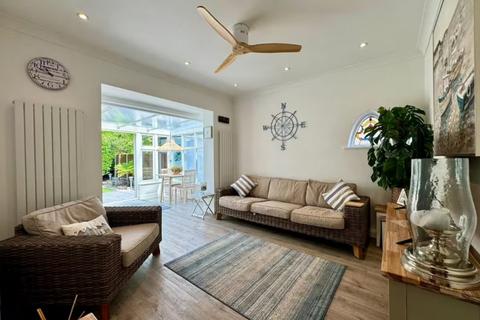 2 bedroom detached bungalow to rent, Beatrice Road, Walton On The Naze CO14