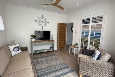 2 bedroom detached bungalow to rent, Beatrice Road, Walton On The Naze CO14