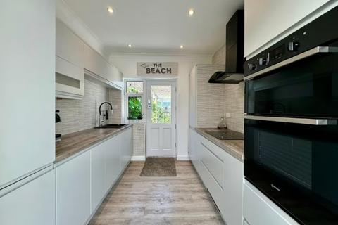 2 bedroom detached bungalow to rent, Beatrice Road, Walton On The Naze CO14