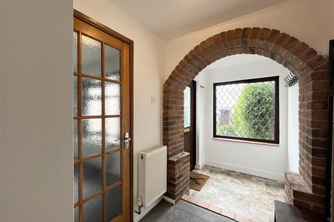 2 bedroom terraced house to rent, Trembath Crescent, Cornwall TR7