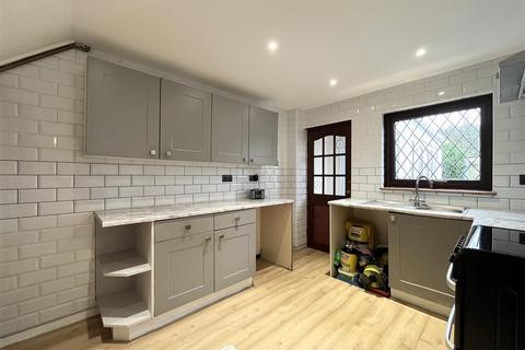 2 bedroom terraced house to rent, Trembath Crescent, Cornwall TR7