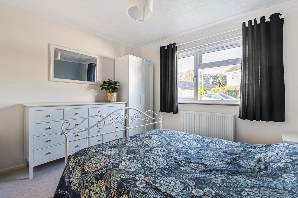 Bedroom 2 (2)