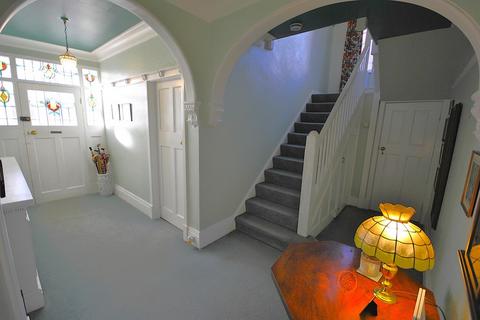 4 bedroom detached house for sale, Bawtry Road, Doncaster DN4