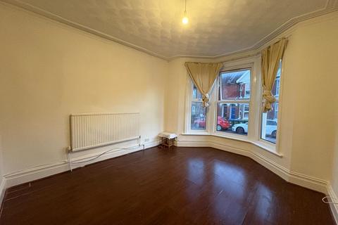 6 bedroom semi-detached house to rent, Shakespeare Avenue, Southampton