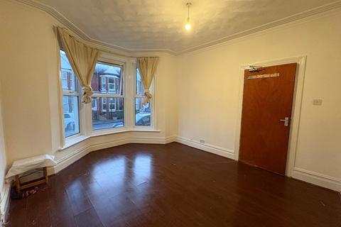 6 bedroom semi-detached house to rent, Shakespeare Avenue, Southampton
