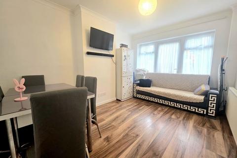 3 bedroom semi-detached house to rent, Welbeck Road, Harrow