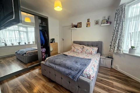 3 bedroom semi-detached house to rent, Welbeck Road, Harrow