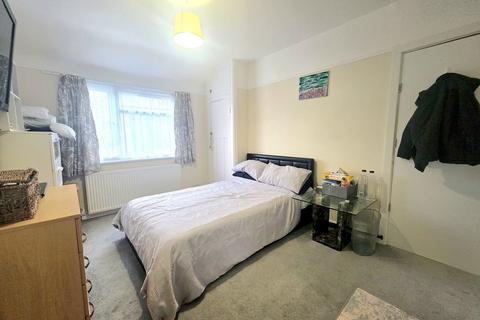 3 bedroom semi-detached house to rent, Welbeck Road, Harrow