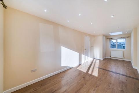 undefined, Hamond Close, South Croydon