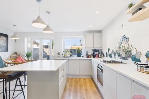 3 bedroom terraced house for sale, Park Gardens, Christchurch