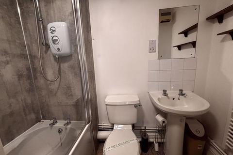 3 bedroom end of terrace house to rent, Ivy Lane, Canterbury CT1