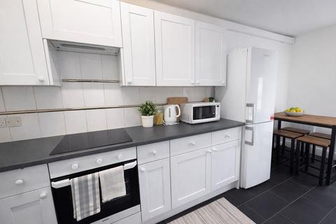 3 bedroom end of terrace house to rent, Ivy Lane, Canterbury CT1