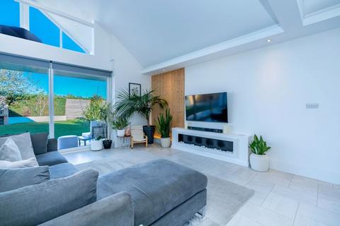 3 bedroom detached bungalow for sale, 10 Everingtons Lane, Skegness