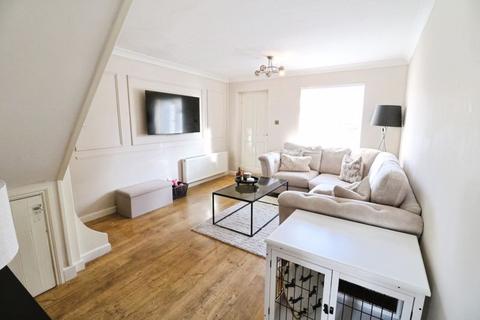 2 bedroom semi-detached house to rent, Fossdale Close, Howdale Road