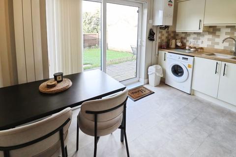 2 bedroom semi-detached house to rent, Fossdale Close, Howdale Road
