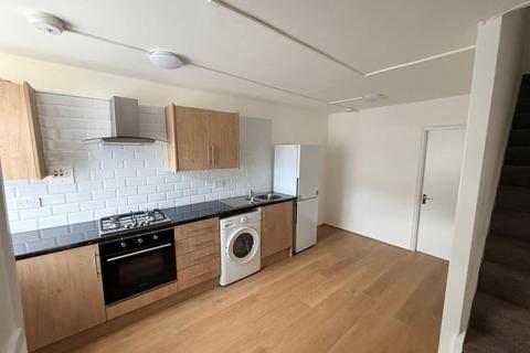 1 bedroom flat to rent, White Horse Road, London