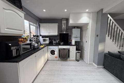 3 bedroom semi-detached house to rent, Weald Road, Uxbridge, UB10