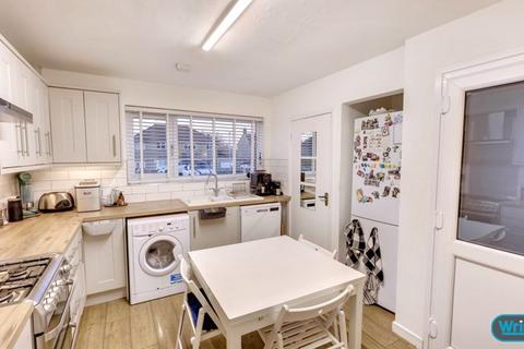 3 bedroom semi-detached bungalow to rent, St. Thomas Road, Trowbridge