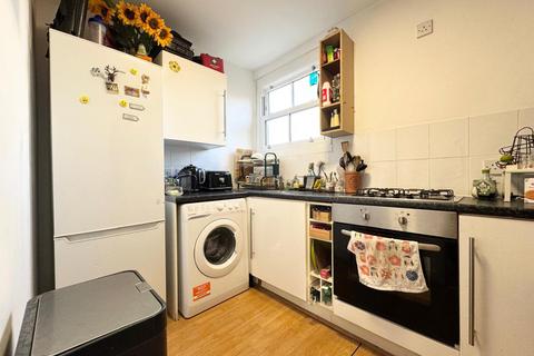 2 bedroom apartment to rent, 258 Rosendale Road, London SE24